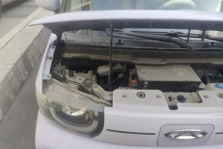 Used Chery QQ Ice Cream 2022 170km Sundae Phosphate Lithium-Ion Engine Bay Right