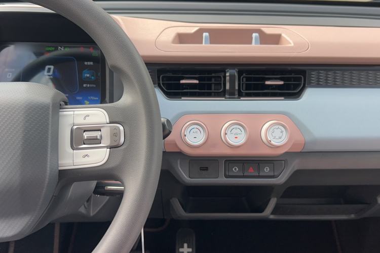 Used Chery QQ Ice Cream 2025 155km Sundae Edition Audio And AC Panel