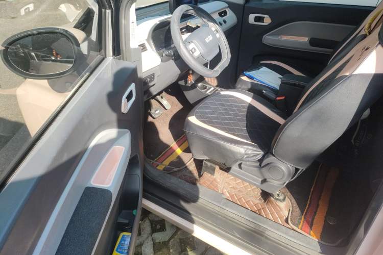 Used Chery QQ Ice Cream 2022 170km Sundae Phosphate Lithium-Ion Driver Seat