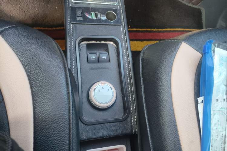 Used Chery QQ Ice Cream 2022 170km Sundae Phosphate Lithium-Ion Gear Lever