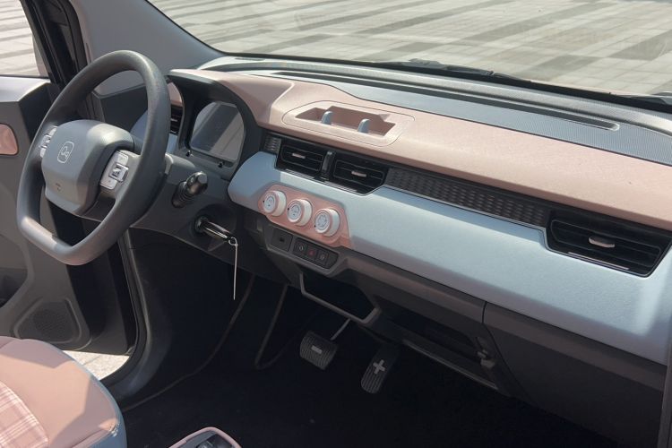Used Chery QQ Ice Cream 2025 155km Sundae Edition Interior 3