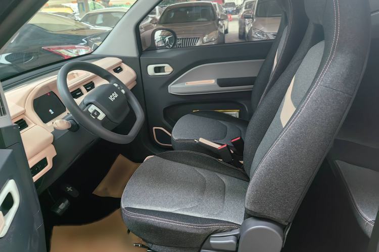 Used Chery QQ Ice Cream 2022 120km Conical Shape Lithium Iron Phosphate Interior 4