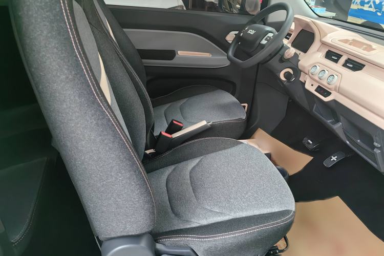 Used Chery QQ Ice Cream 2022 120km Conical Shape Lithium Iron Phosphate Interior 7