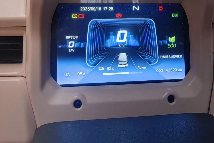Used Chery QQ Ice Cream 2022 120km Conical Shape Lithium Iron Phosphate Odometer Close Up