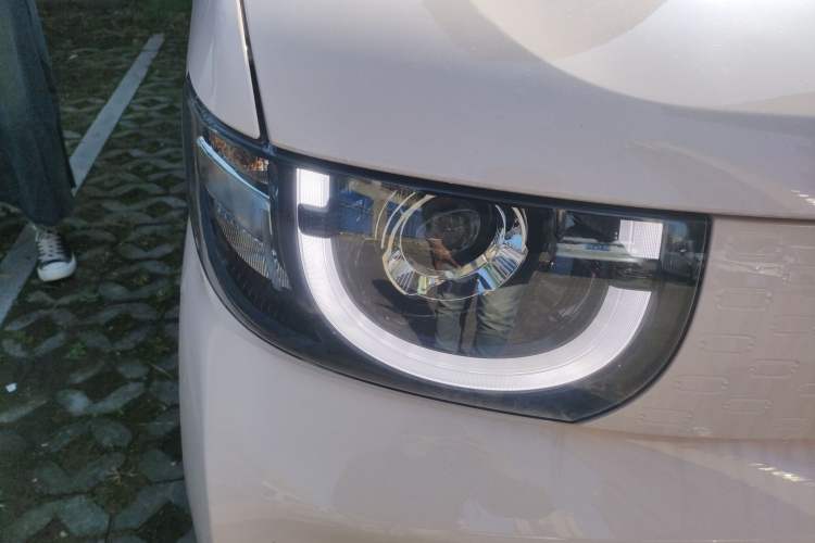 Used Chery QQ Ice Cream 2022 170km Sundae Phosphate Lithium-Ion Right Front Headlight