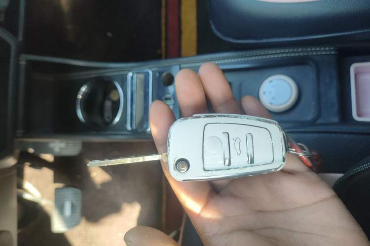 Used Chery QQ Ice Cream 2022 170km Sundae Phosphate Lithium-Ion Vehicle Key