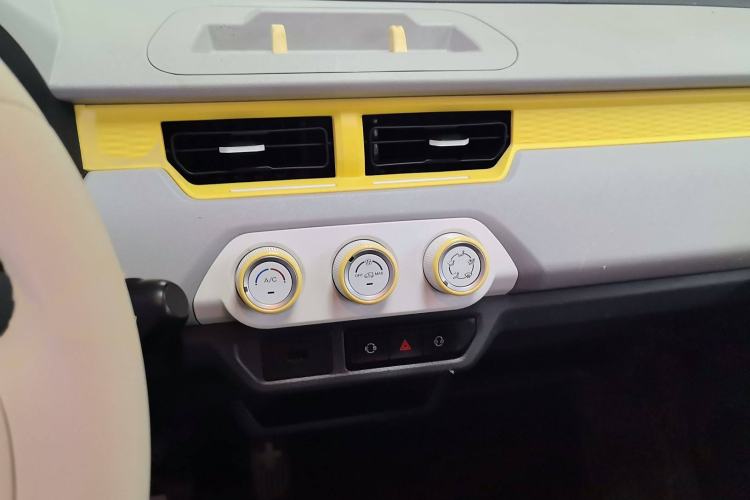 Used Chery QQ Ice Cream 2022 170km Sundae Phosphate Lithium-Ion Audio And AC Panel