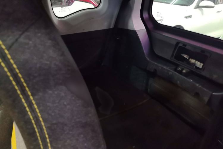 Used Chery QQ Ice Cream 2022 170km Sundae Phosphate Lithium-Ion Interior 3