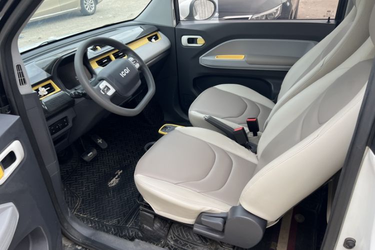 Used Chery QQ Ice Cream 2022 170km Sundae Phosphate Lithium-Ion Interior 3