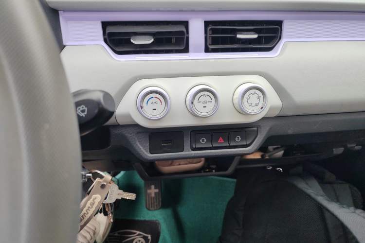 Used Chery QQ Ice Cream 2022 170km Sundae Phosphate Lithium-Ion Audio And AC Panel