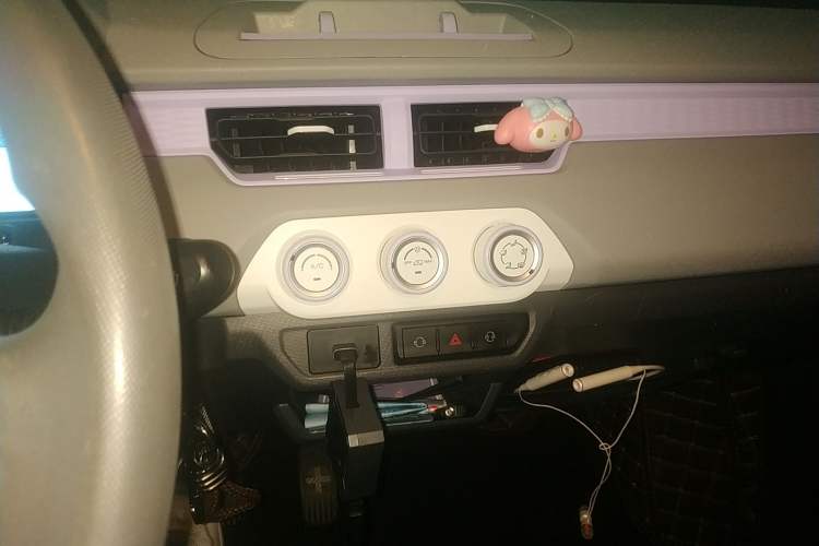 Used Chery QQ Ice Cream 2022 170km Sundae Phosphate Lithium-Ion Audio And AC Panel