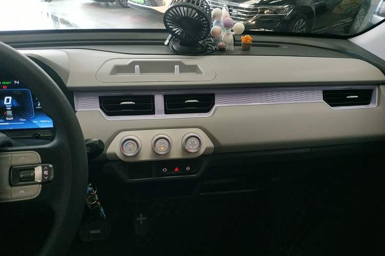 Used Chery QQ Ice Cream 2022 170km Sundae Phosphate Lithium-Ion Audio And AC Panel