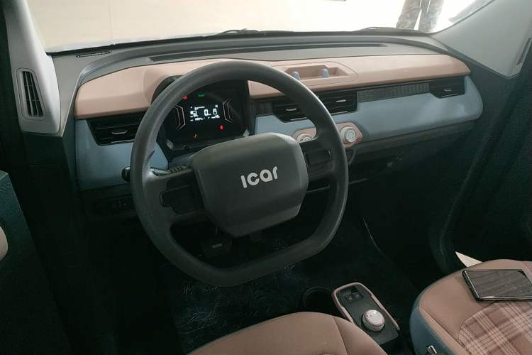 Used Chery QQ Ice Cream 2022 120km Milkshake Phosphate Lithium-Iron Center Console