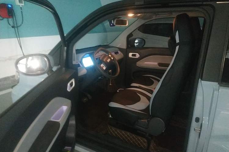 Used Chery QQ Ice Cream 2022 170km Sundae Phosphate Lithium-Ion Driver Seat