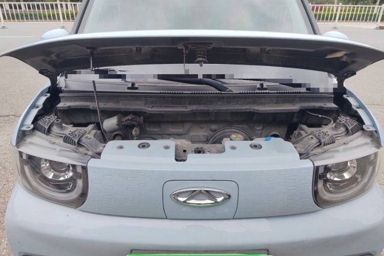 Used Chery QQ Ice Cream 2022 170km Sundae Phosphate Lithium-Ion Engine Bay