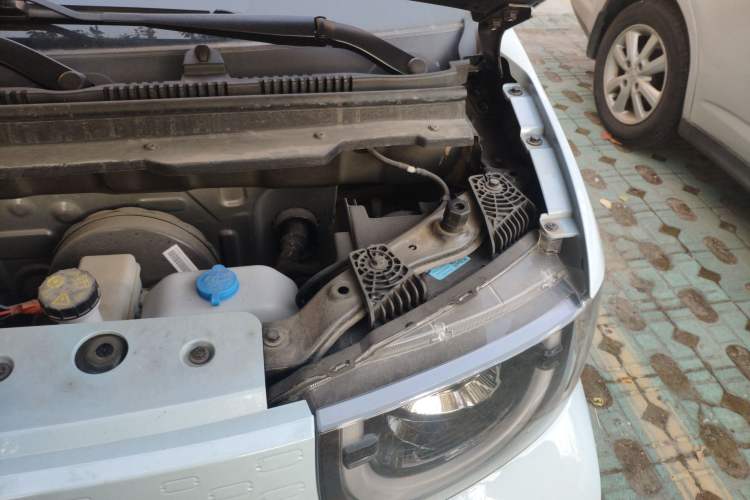 Used Chery QQ Ice Cream 2022 170km Sundae Phosphate Lithium-Ion Engine Bay Left