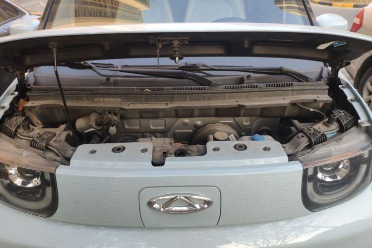 Used Chery QQ Ice Cream 2022 170km Sundae Phosphate Lithium-Ion Engine Bay