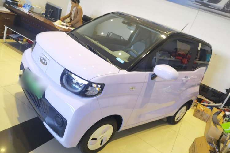 Used Chery QQ Ice Cream 2022 170km Sundae Phosphate Lithium-Ion Exterior 5
