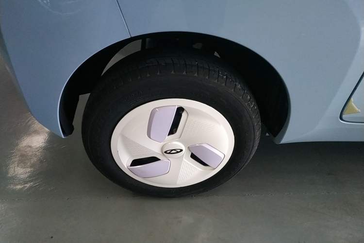 Used Chery QQ Ice Cream 2022 170km Sundae Phosphate Lithium-Ion Exterior 8