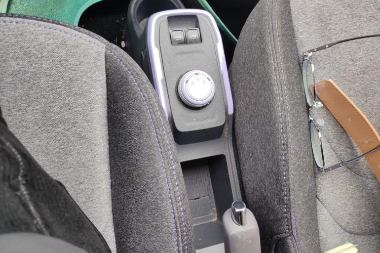Used Chery QQ Ice Cream 2022 170km Sundae Phosphate Lithium-Ion Gear Lever