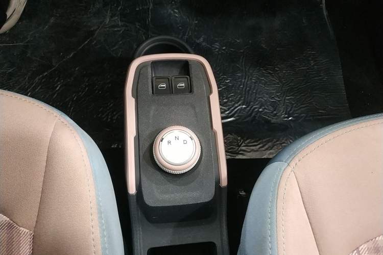 Used Chery QQ Ice Cream 2022 120km Milkshake Phosphate Lithium-Iron Gear Lever