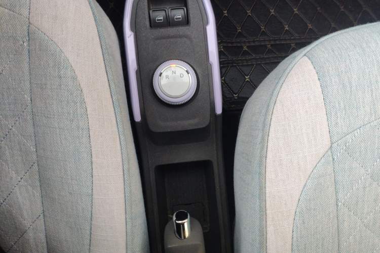 Used Chery QQ Ice Cream 2022 170km Sundae Phosphate Lithium-Ion Gear Lever