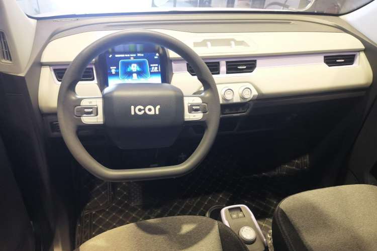 Used Chery QQ Ice Cream 2022 170km Sundae Phosphate Lithium-Ion Interior 3