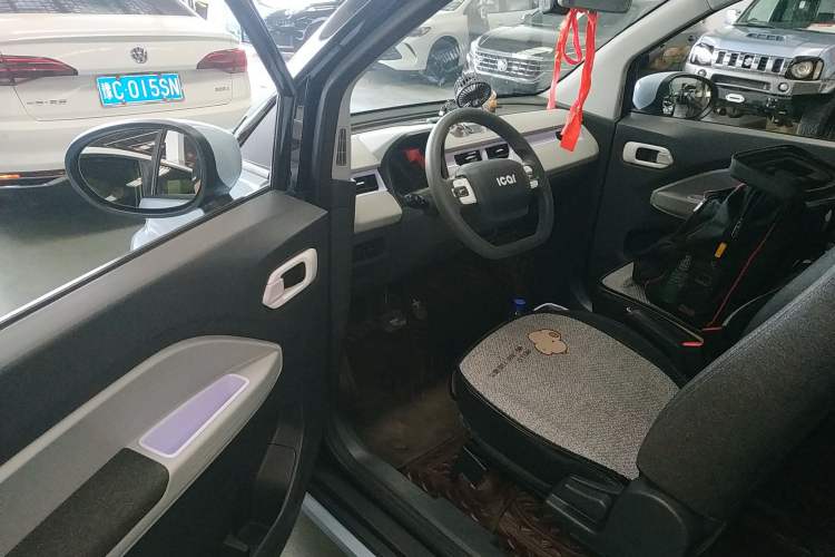 Used Chery QQ Ice Cream 2022 170km Sundae Phosphate Lithium-Ion Interior 3