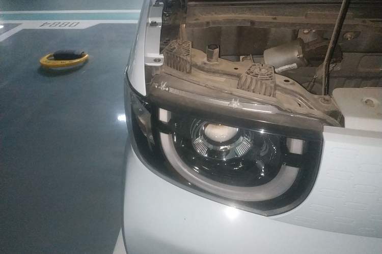 Used Chery QQ Ice Cream 2022 170km Sundae Phosphate Lithium-Ion Right Front Headlight