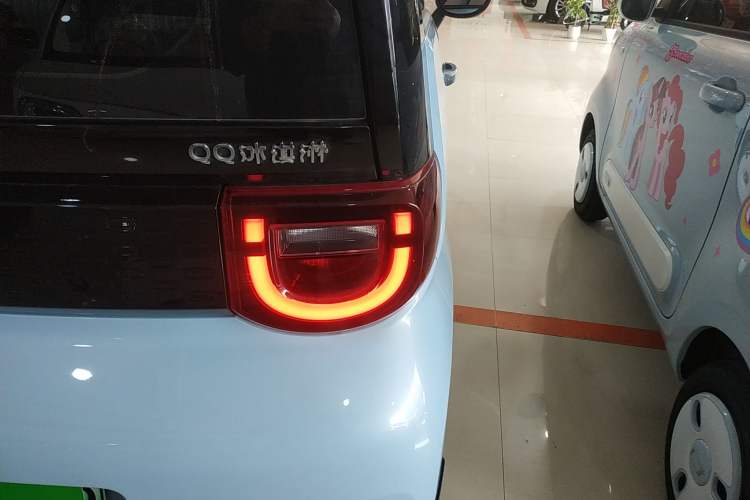 Used Chery QQ Ice Cream 2022 120km Milkshake Phosphate Lithium-Iron Right Rear Taillight