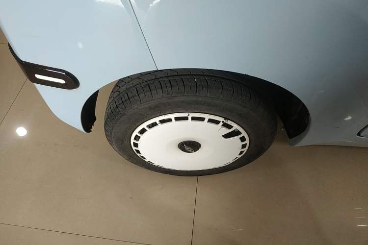 Used Chery QQ Ice Cream 2022 120km Milkshake Phosphate Lithium-Iron Right Rear Wheel Hub