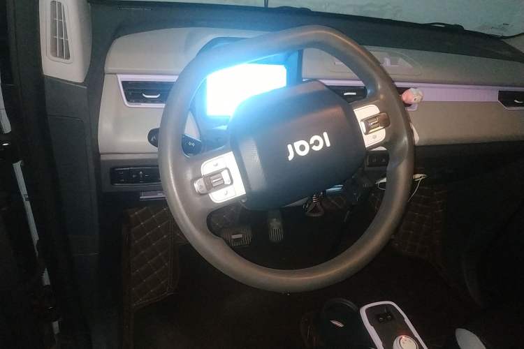 Used Chery QQ Ice Cream 2022 170km Sundae Phosphate Lithium-Ion Steering Wheel