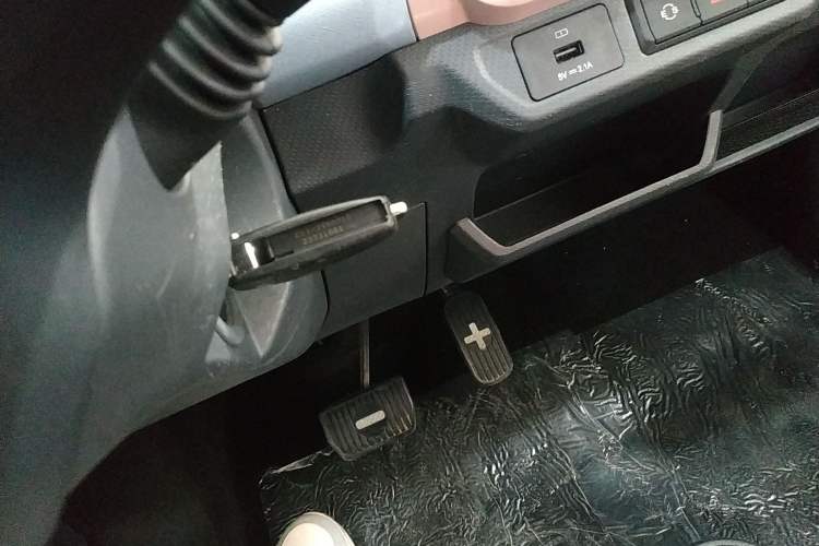 Used Chery QQ Ice Cream 2022 120km Milkshake Phosphate Lithium-Iron Vehicle Key