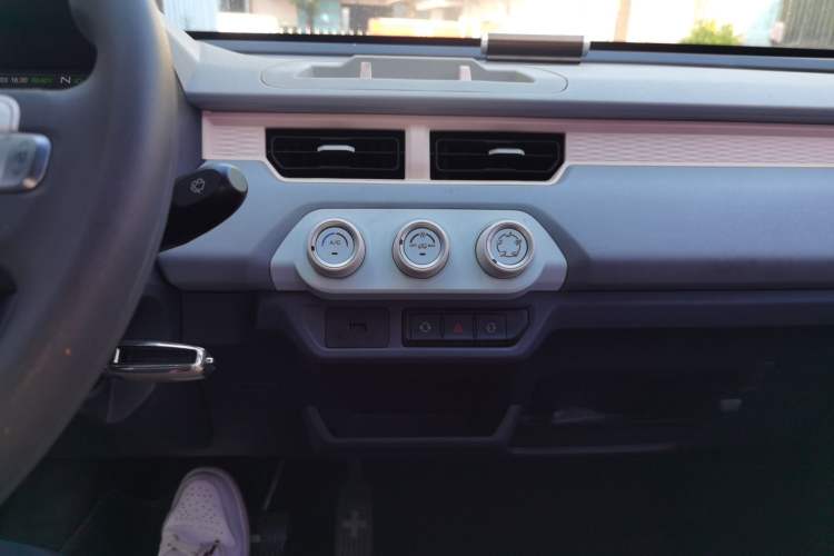 Used Chery QQ Ice Cream 2022 170km Sundae Phosphate Lithium-Ion Audio And AC Panel