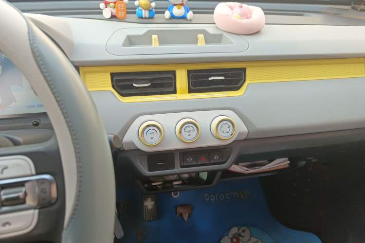 Used Chery QQ Ice Cream 2022 170km Sundae Phosphate Lithium-Ion Audio And AC Panel