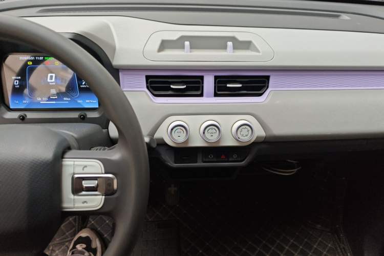 Used Chery QQ Ice Cream 2022 120km Conical Shape Lithium Iron Phosphate Audio And AC Panel
