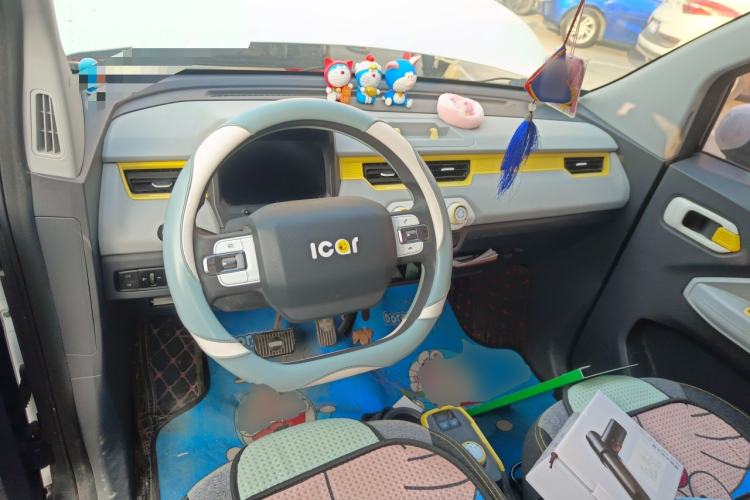 Used Chery QQ Ice Cream 2022 170km Sundae Phosphate Lithium-Ion Center Console