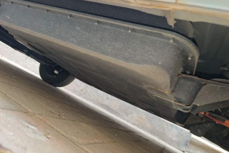 Used Chery QQ Ice Cream 2022 120km Conical Shape Lithium Iron Phosphate Chassis Rear Left