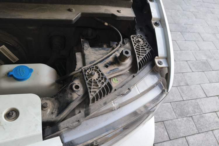 Used Chery QQ Ice Cream 2022 170km Sundae Phosphate Lithium-Ion Engine Bay Left