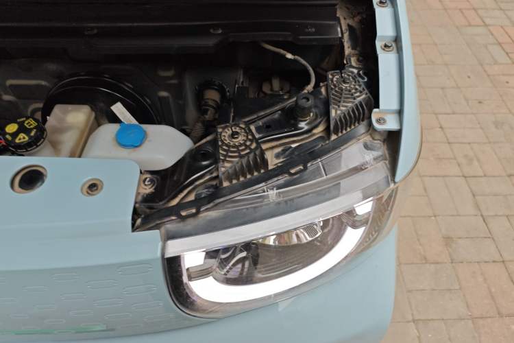 Used Chery QQ Ice Cream 2022 120km Conical Shape Lithium Iron Phosphate Engine Bay Left