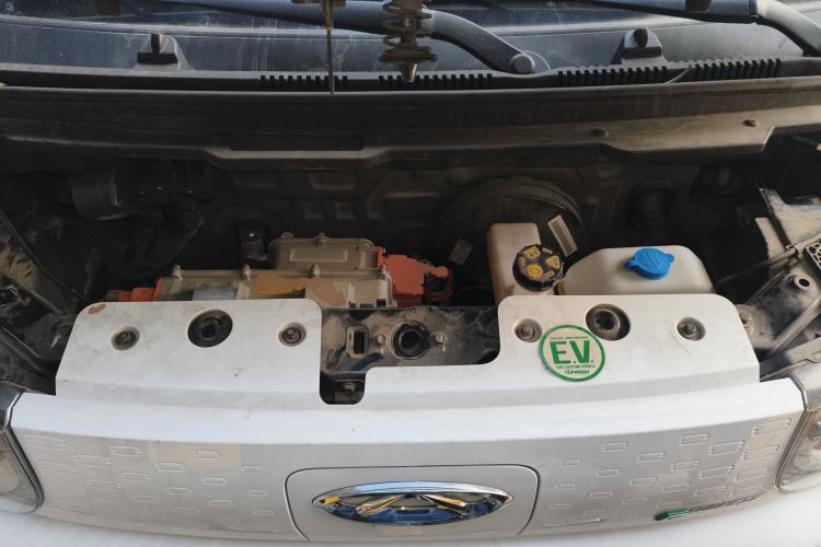 Used Chery QQ Ice Cream 2022 170km Sundae Phosphate Lithium-Ion Engine Bay