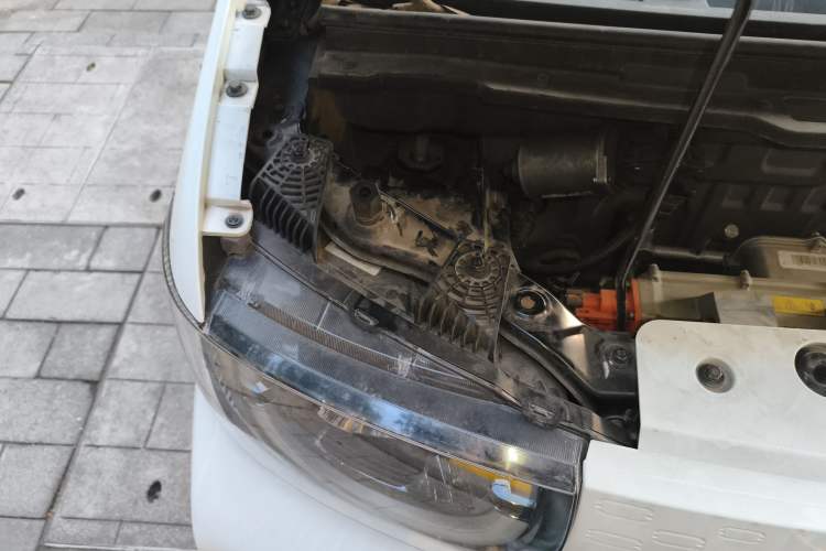 Used Chery QQ Ice Cream 2022 170km Sundae Phosphate Lithium-Ion Engine Bay Right