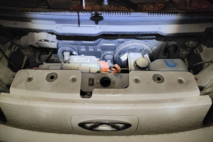 Used Chery QQ Ice Cream 2022 120km Milkshake Phosphate Lithium-Iron Engine Bay