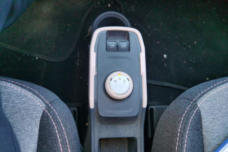 Used Chery QQ Ice Cream 2022 170km Sundae Phosphate Lithium-Ion Gear Lever
