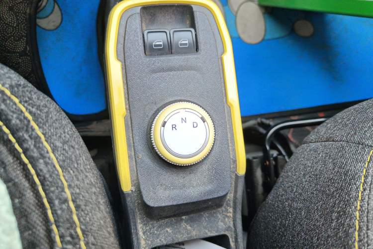 Used Chery QQ Ice Cream 2022 170km Sundae Phosphate Lithium-Ion Gear Lever