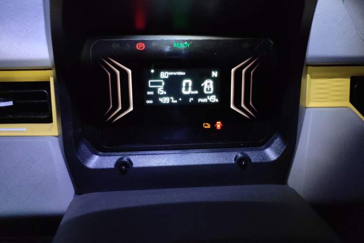 Used Chery QQ Ice Cream 2022 120km Milkshake Phosphate Lithium-Iron Odometer Close Up