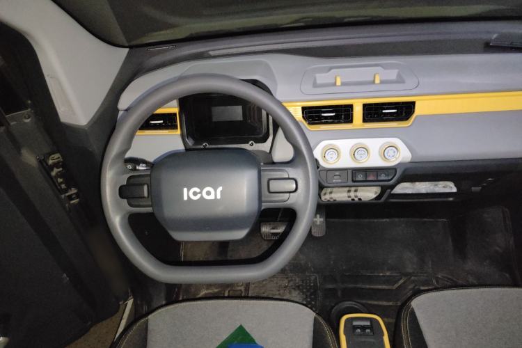 Used Chery QQ Ice Cream 2022 120km Milkshake Phosphate Lithium-Iron Steering Wheel