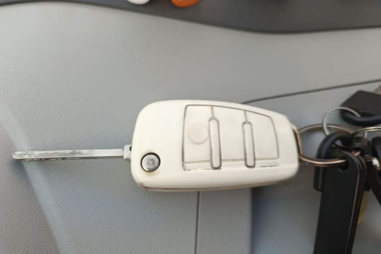 Used Chery QQ Ice Cream 2022 170km Sundae Phosphate Lithium-Ion Vehicle Key