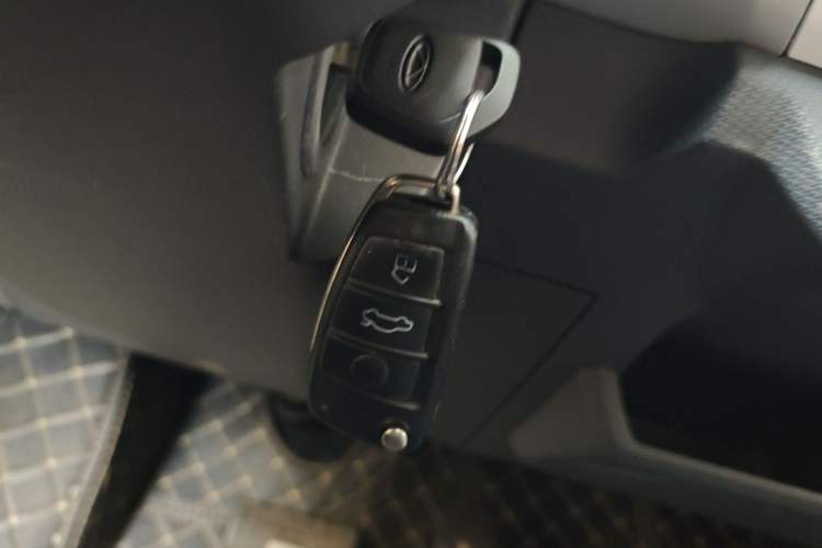 Used Chery QQ Ice Cream 2022 120km Conical Shape Lithium Iron Phosphate Vehicle Key