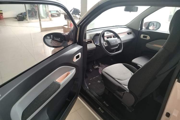 Used Chery QQ Ice Cream 2022 120km Conical Shape Lithium Iron Phosphate Driver Seat